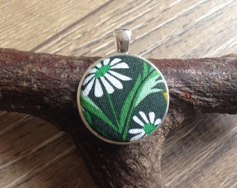 Daisy pendant, daisy necklace, daisy jewellery, daisy gifts, daisy print, cameo necklace, floral jewellery, floral print, flower gift