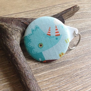 Dino azul llavero espejo, bebé con espejo, espejo llavero, llavero espejo, regalos dinosaurios, dinosaurio grabado, regalo de amante de dinosaurio