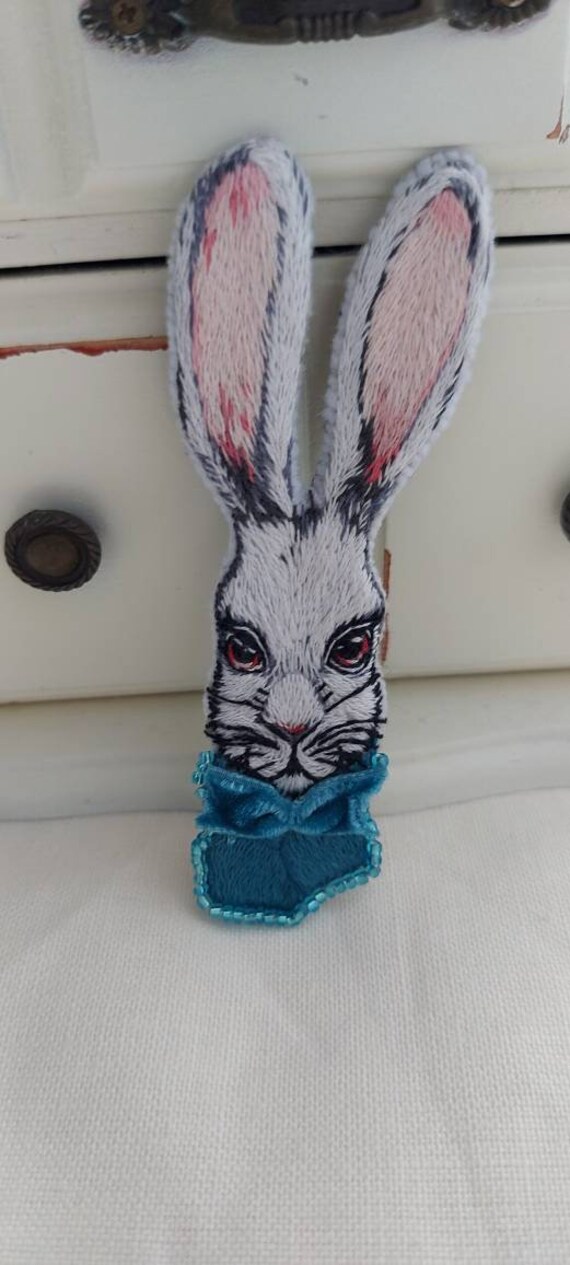 Rabbit Brooch Alice Wonderland, Hand Embroidered. Embroidery Alice  Wonderland 