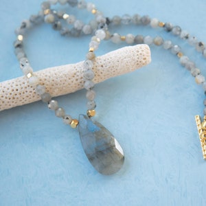 Labradorite Necklace,Labradorite Pendant,Boho Necklace,Gold Necklace,Crystal Necklace,Statement Necklace,Teardrop Necklace,Gray Necklace
