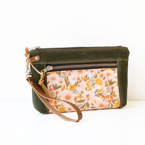 Green Canvas Purse,Leather Wristlet,Floral Clutch,Green Canvas  Wristlet,Green Canvas Bag,Floral Purse,Waxed Canvas Clutch,Waxed Canvas Bag
