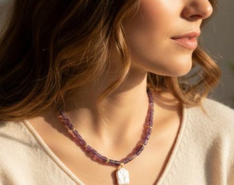 Collier en améthyste, collier baroque, collier de perles, collier en or, collier en cristal, collier violet, collier de pierres précieuses, collier de perles carrées