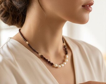 Collier grenat, collier de perles, collier blanc, collier rouge, collier en or, collier chaîne, collier décoratif, collier en cristal