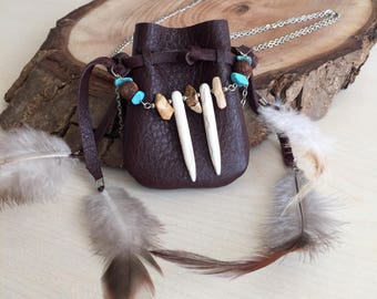 Colar de couro, bolsa de remédios marrom, bolsa de remédios, colar boho, colar turquesa, colar de jaspe, colar howlite, colar de festival