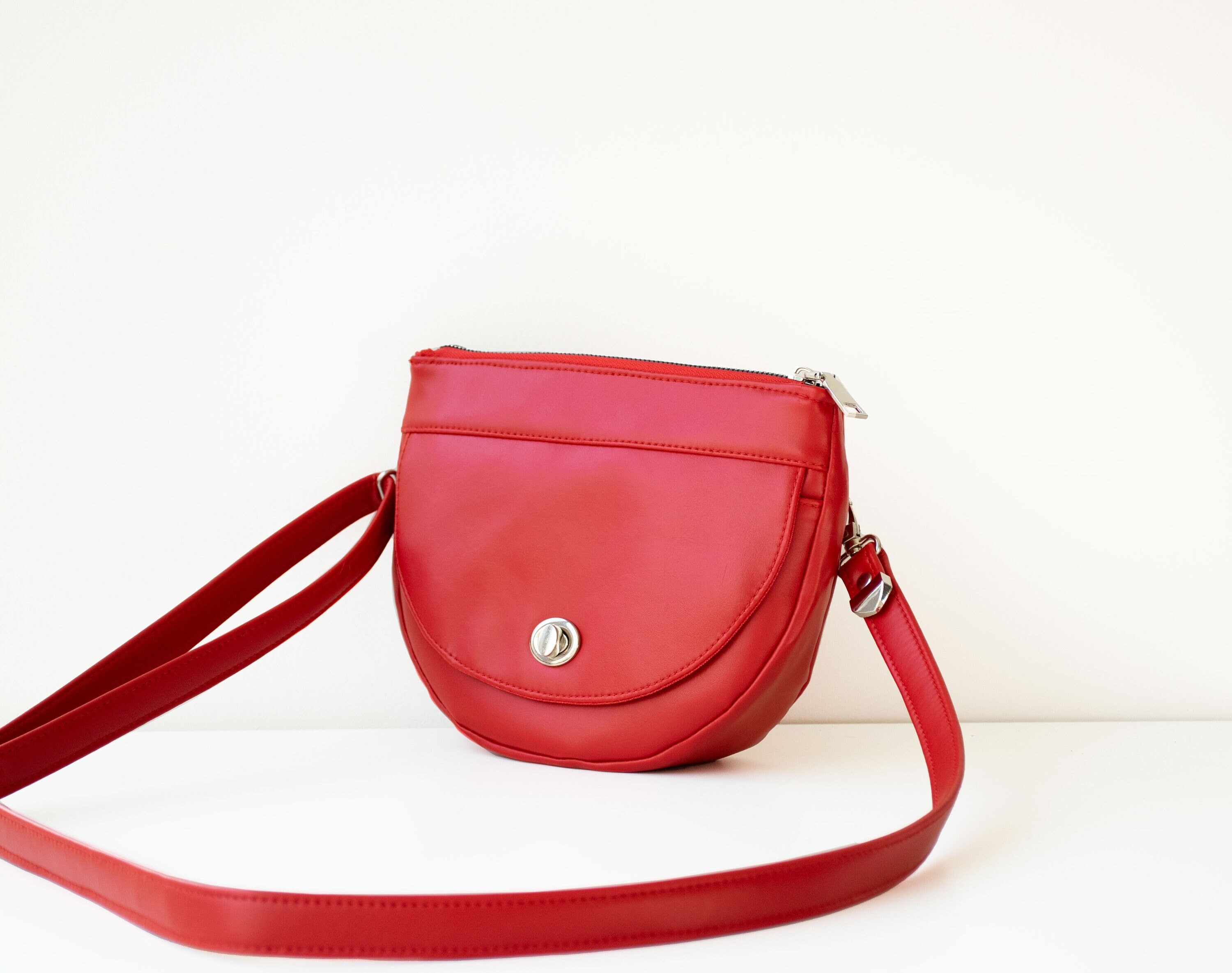 Half-moon Handbag in Black and Red Leather 