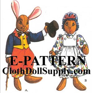 Könnte beinhalten: Ein Vintage-Nähmuster für zwei Stoffpuppen, ein Kaninchen in einer blauen Jacke und roten Hosen und ein Mädchen in einem Blumenkleid und einer weißen Schürze. Das Muster trägt den Titel "E-PATTERN ClothDollSupply.com".
