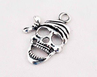 TM34 - Tibetan Silver Pirate Skull Pendant