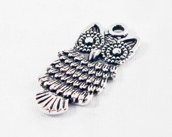 BA50 - Breloque Pendentif en forme de Hibou à Franges en Argent Vieilli