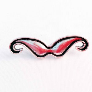 CT13 - Silver metal connector mustache pendant