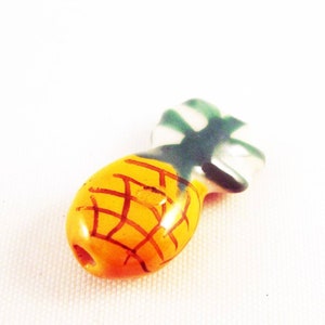 HEV55 - Hand painted porcelain pearl, Pineapple