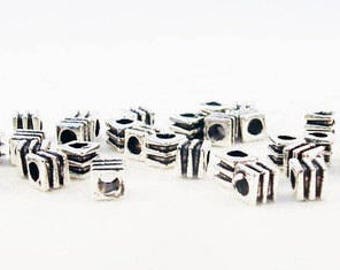 ISP24- 2 Modèles 10 Perles Intercalaires Cubes Carrés Rayures Argent Vieilli / 2 Styles 10 Pieces Square Vintage Silver Striped Spacer Beads