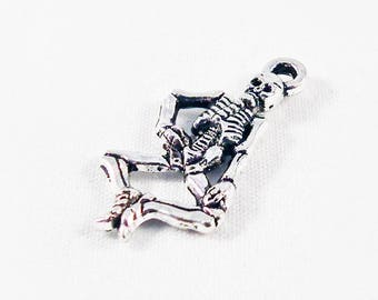 TM09 - Antique Silver Skeleton Skull Pendant Charm