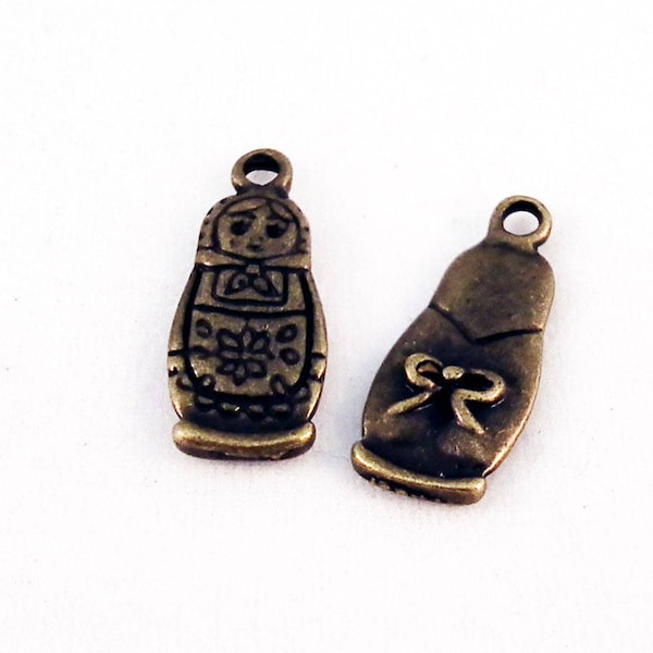 BD05 - Breloques Pendentifs Bronze Poupées Russes à Motifs sur les deux faces