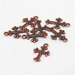 BC28 - 1 Pendant Charm Cross with Floral motifs Flowers of color Copper Red