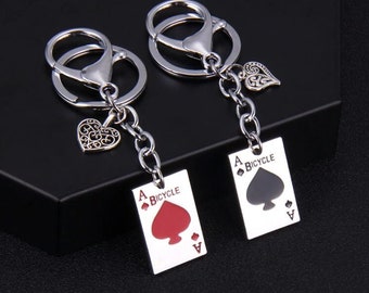 A1122B - Porte-Clés en Acier As de Pique Rouge Noir Poker Cartes à Jouer Bicycle / 100% Steel Casino Red Black Ace of Spade Cards Keychain