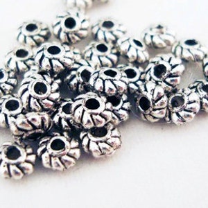 ISP21- 20 Tibetan Silver Flower Spacer Beads 2 style 4mm or 5.5mm / 20 Pieces 4mm or 5mm Vintage Silver Flower Spacer Beads 2 styles