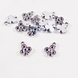 BMN64 - Lot de mini Breloques Pendentifs Pois Trèfle Carte à Jouer Poker Argenté Mat Foncé Gris Noir