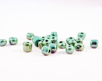 Lot of 20 large 4mm glass rocaille beads with green highlights