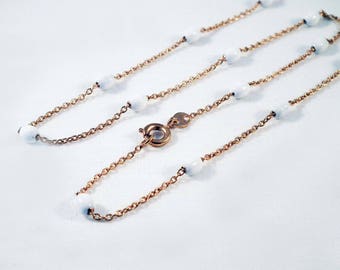 SBC18 - Collier 44cm chaîne mailles très fines Doré Antique Foncé avec perles blanches avec Fermoir