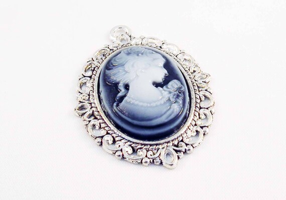 Bijou Camée Occasion Couleur Rose Pendentif Camée Rose Avec Portrait - Cabochon - Bijou Occasion Croix De Camargue