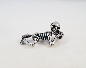 TM10 - Breloque Pendentif Mignon Bébé Squelette Tête de Mort en Acier Stainless Argenté