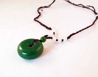 BZ133 - pretty charm Circle Pendant round Jade Vert with cord with sliding knots