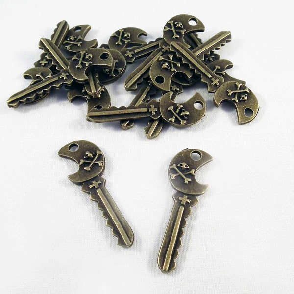 BP22 - Lot de 8 Breloques Clé à dents Tête de Mort Squelette Pirate Bronze / 8 Pieces Antiqued Bronze Skeleton Teeth Key Lock Pirate Skull