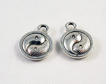 BZ17 - Breloques Médaille Yin Yang, Argent Vieilli, 14mm X 11mm.