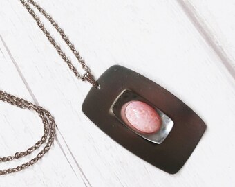 Vintage 60s metal pendant, vintage pink stone pendant, pink stone necklace, 1960s necklace