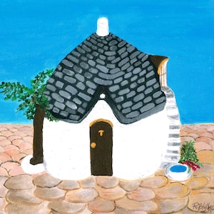 Può includere: Una casa rotonda in pietra bianca con un tetto di tegole grigie. La casa ha una porta marrone e una piccola finestra. C'è un sentiero di pietra che porta alla casa e un piccolo albero a sinistra.