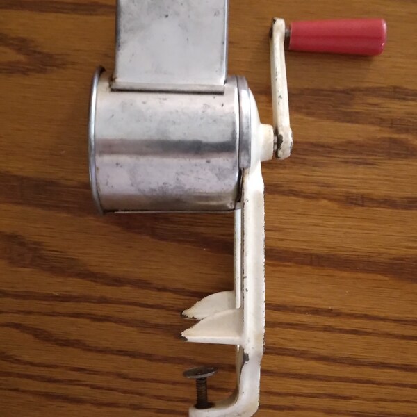 Vintage Table Top Clamp Nutmeg Grinder Grater Small Spice Kitchen Appliance