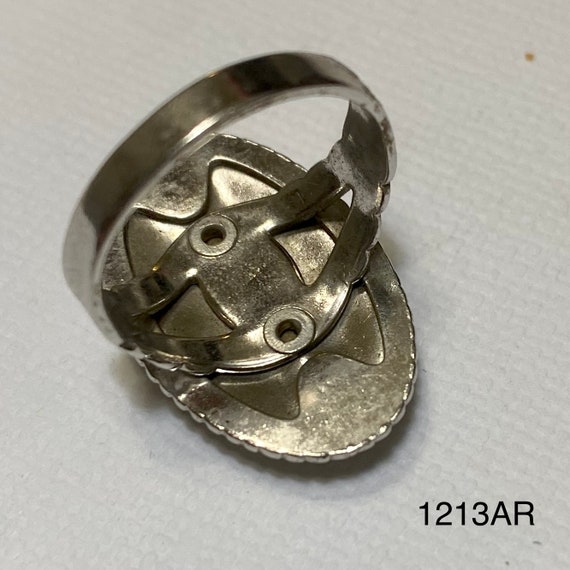 Silver colored ring with large oval abalone color… - image 3