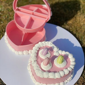 Macaroon cake jewellery box