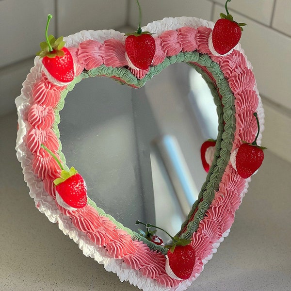 Faux gâteau miroir fraise