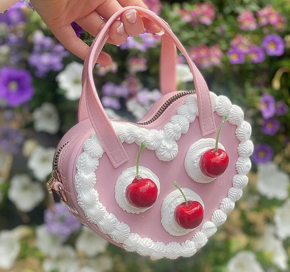 How to Make an Easy Handbag Cake - Wow! Is that really edible? Custom  Cakes+ Cake Decorating Tutorials