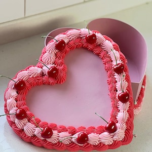 Fake cake heart storage box