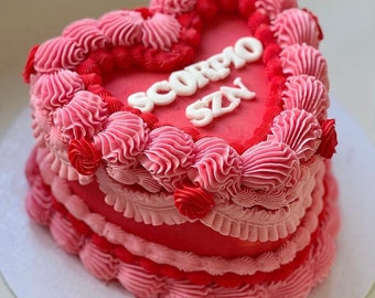 Torta con cuore finto oroscopo