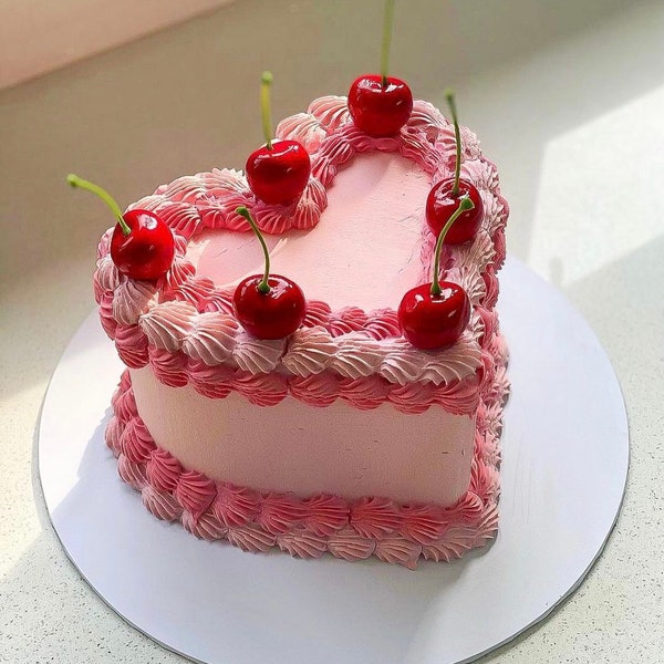 Fake vintage heart cake