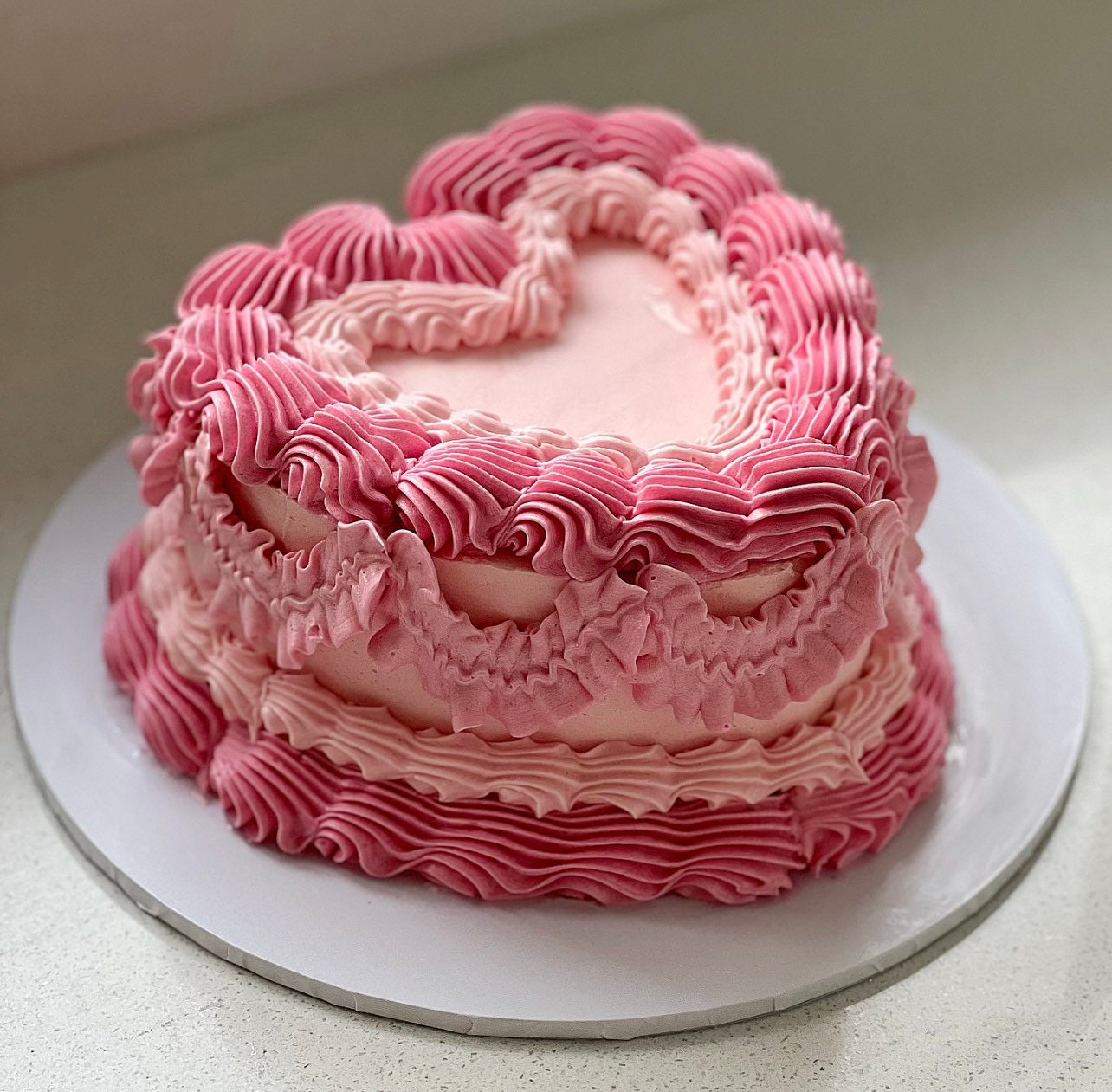 Abstract Design Heart Shape Cake – Sacha's Cakes-sgquangbinhtourist.com.vn