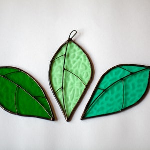 Green leaf stained glass suncatcher