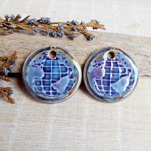 Dijes redondos artesanales de cerámica con patrón de globo terráqueo, 2 colgantes de mapa del mundo para hacer collares, accesorios de joyería de porcelana hechos a mano