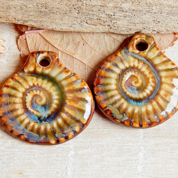 Ziemiste ceramiczne zawieszki, rustykalne elementy wiszące do naszyjnika, 2 spiralne zawieszki, ręcznie wykonane elementy do kolczyków, naturalne porcelanowe koraliki