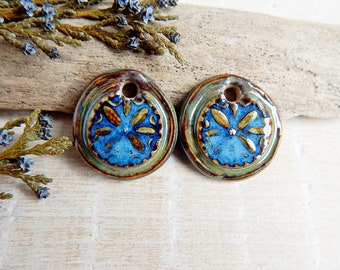 Piccoli ciondoli per orecchini rotondi realizzati a mano, 2 pendenti in ceramica floreale per realizzare gioielli, reperti in porcellana Boho, perline in ceramica artigianali