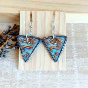 Geometric earrings with wrinkled pattern, Handcrafted dangle triangle blue earrings of porcelain, Handmade ceramic jewelry for gift