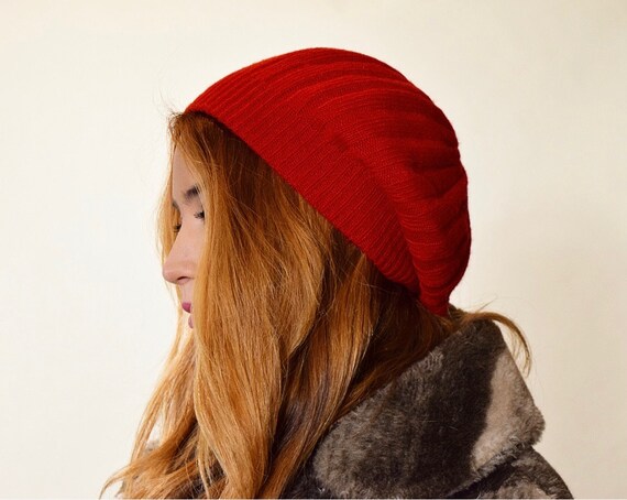 Authentic vintage classic red acrylic knit beret /