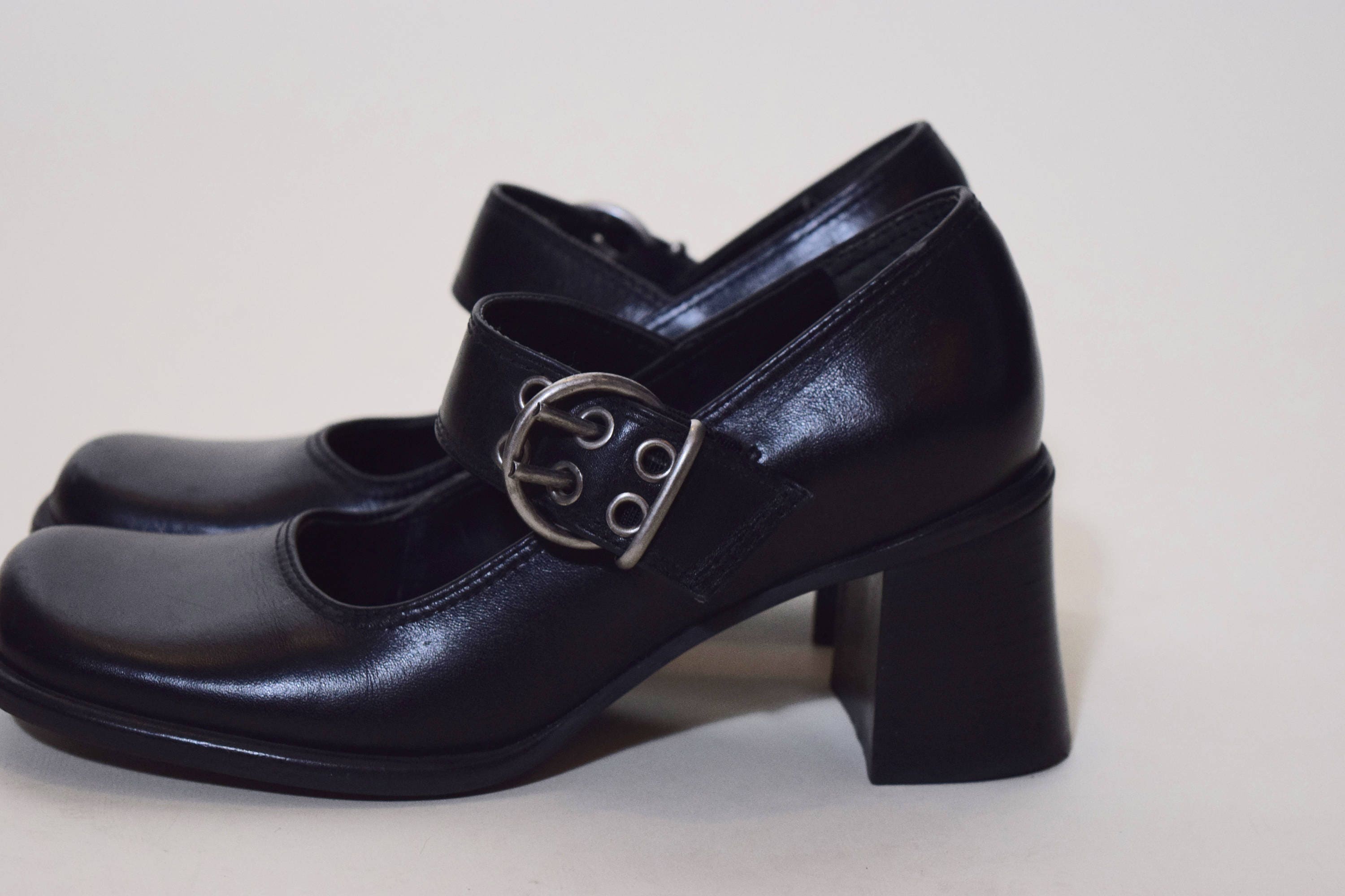 1990's authentic vintage Steve Madden Classic black leather Mary Jane