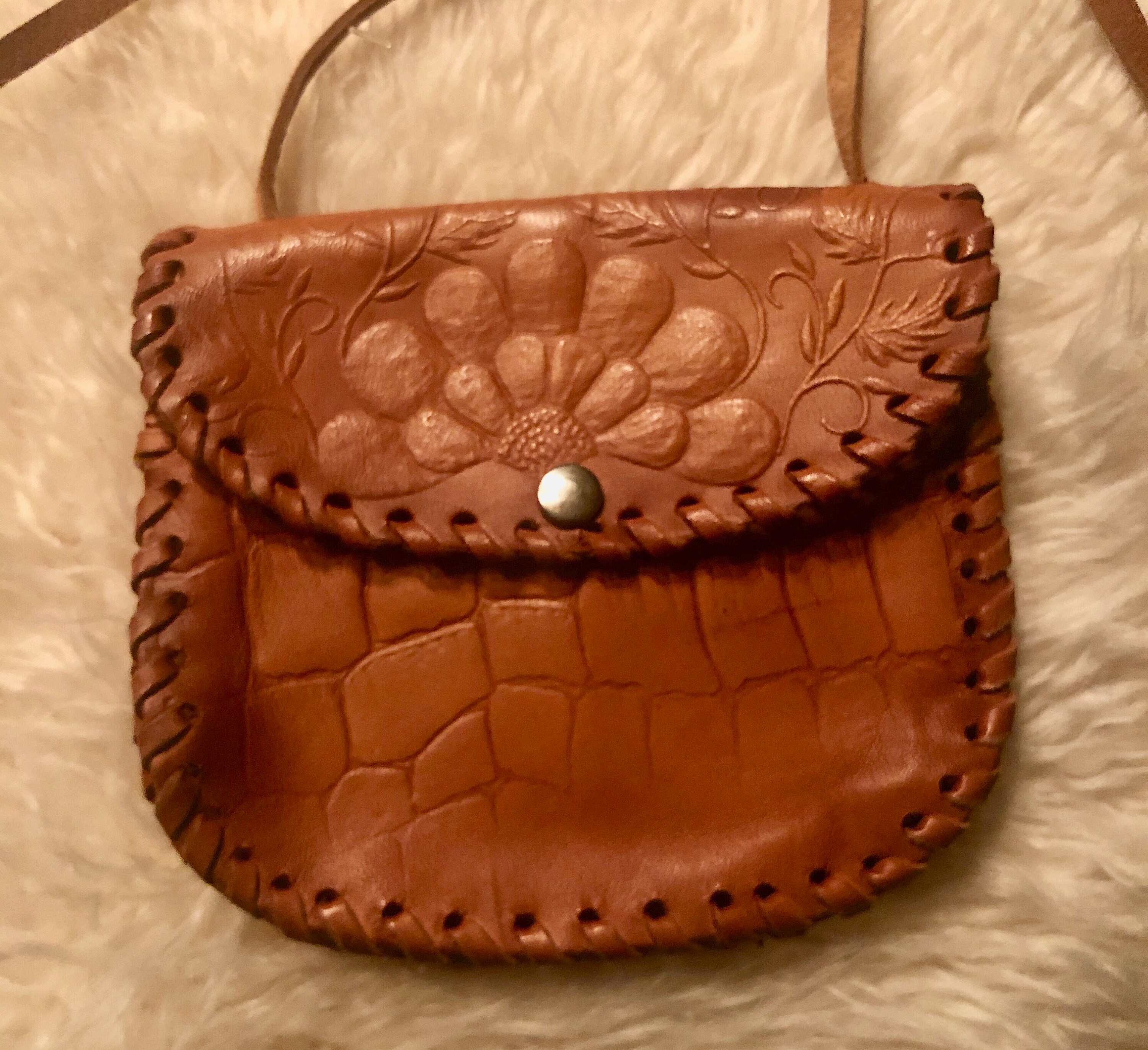 Handmade Vintage boho hippie chestnut brown leather tooled small snap ...