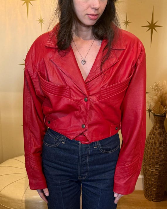 Vintage short red leather bomber jacket women’s small x small 1980s