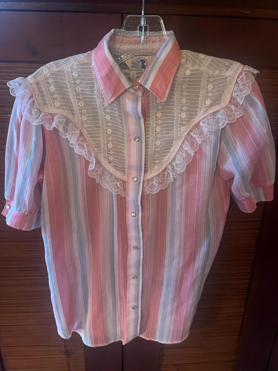 Rare 1970s miss rodeo America pink and blue short sleeve blouse with snaps