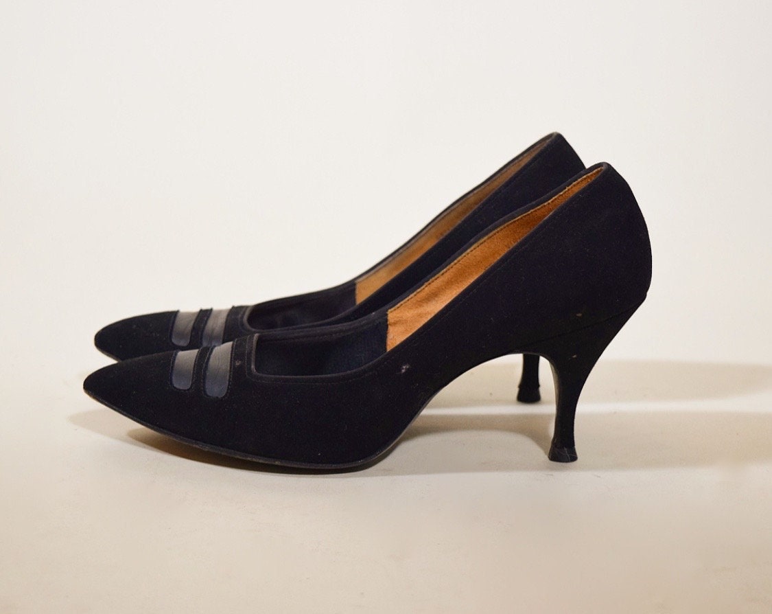1960s classic authentic vintage black velvet point toe pumps women's US